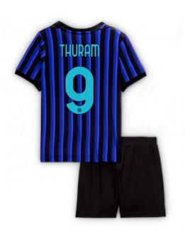 Billige Inter Milan Marcus Thuram #9 Hjemmedraktsett Barn 2025-26 Kortermet (+ Korte bukser)